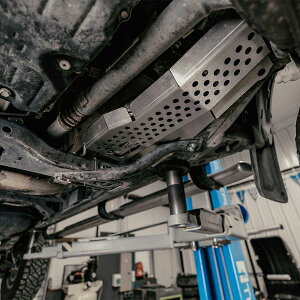 �yUSA�݌ɂ���z Cali Raised 16-23 Toyota Tacoma Catalytic Converter Shield Fits - 2Wd 6 Cylinder calCR3877 HD�X