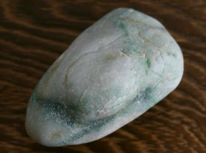 楽天市場】糸魚川翡翠原石 G00148 72mm*40mm*34mm : 糸魚川ヒスイの店
