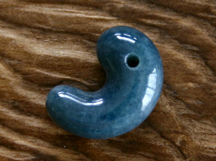 楽天市場】糸魚川青翡翠勾玉 M01064古吹 作19mm*14mm*7mm : 糸魚川 