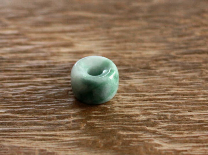 楽天市場】糸魚川翡翠管玉C00543こたき 作 12mm*12mm*8mm : 糸魚川 
