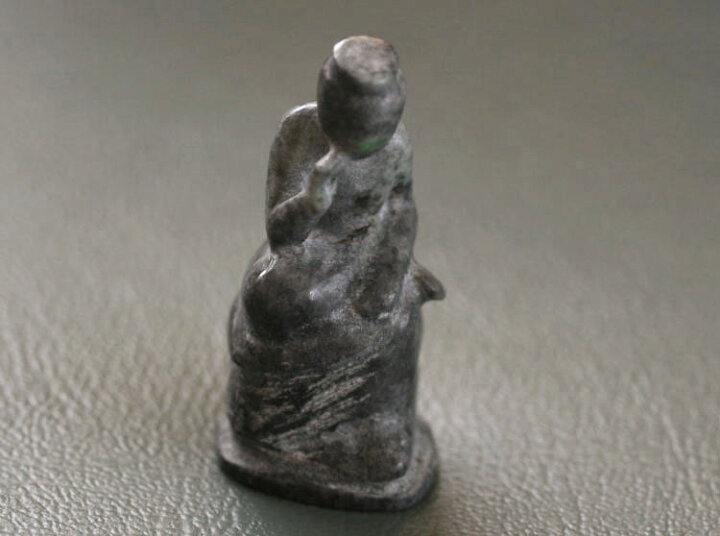 楽天市場】糸魚川黒翡翠彫刻（仏像）C01033 55mm*30mm*28mm【送料無料 