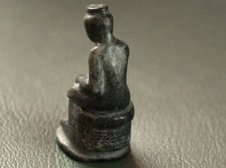 楽天市場】糸魚川黒翡翠彫刻（仏像）C01033 55mm*30mm*28mm【送料無料 