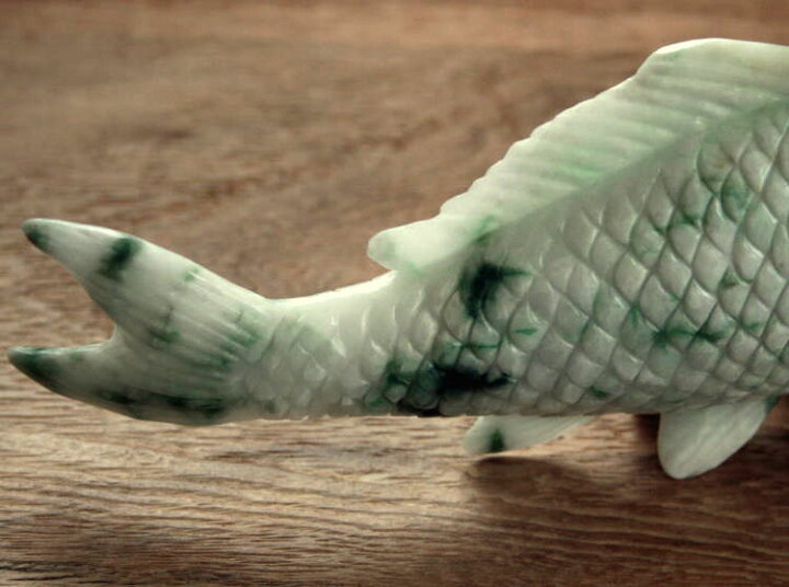 楽天市場】糸魚川翡翠彫刻（鯉）【翡翠原石付き】 C01137 200.5mm*86mm 