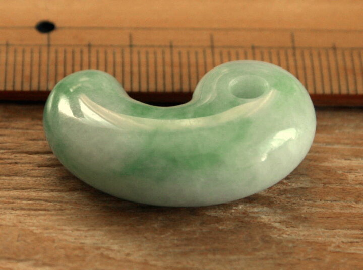楽天市場】糸魚川翡翠勾玉 M07703豊翠 作31mm*20.5mm*10mm 糸魚川産 