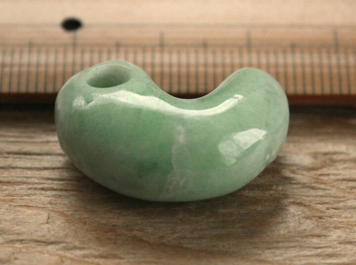 楽天市場】糸魚川翡翠勾玉 M07846浅葱加工販売 制作25mm*17mm*10mm 