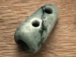 糸魚川翡翠石笛 C01266 清山 作 44mm*21mm*18mm 糸魚川産 ひすい 石笛 パワーストーン 魔除け