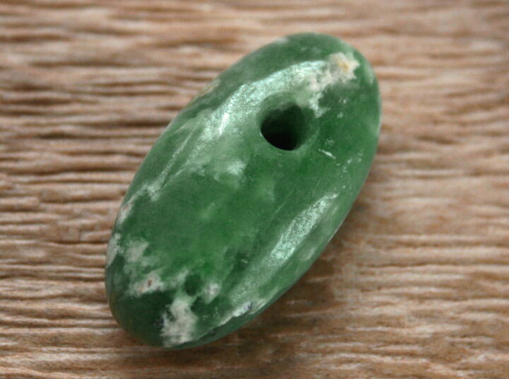 楽天市場】糸魚川翡翠大珠 C01272 古吹 作 36mm*18.5mm*12mm 糸魚川 