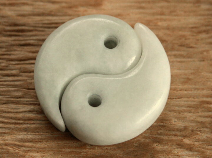 楽天市場】糸魚川翡翠ツイン勾玉 M07962 清山 作 29mm*18mm*8mm＋28mm 