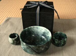 糸魚川翡翠抹茶椀・ぐい飲み(3点セット) O00070 翠雅 作 糸魚川産 ヒスイ製 抹茶椀・ぐい飲み
