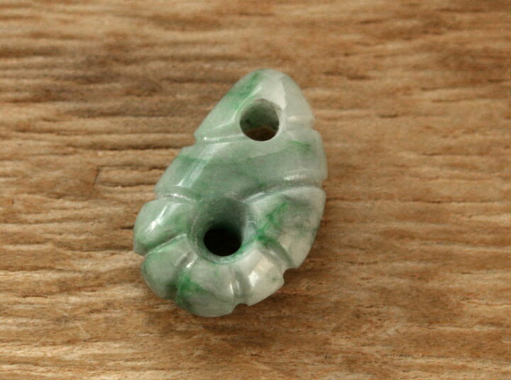 楽天市場】糸魚川翡翠異形勾玉 M08432 真隆 作 21mm*13mm*6mm 糸魚川産 