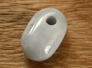 糸魚川翡翠大珠 C01483 陽春 作 28.5mm*18mm*13mm 糸魚川産 ひすい 大珠 パワーストーン お守り 魔除け