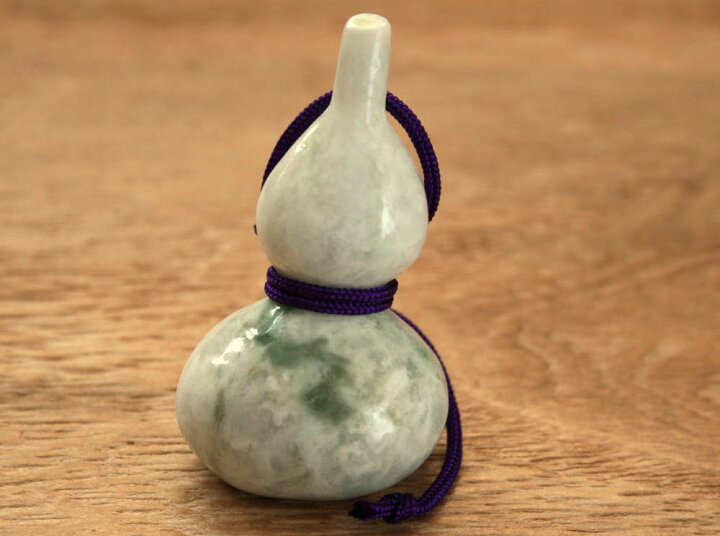 楽天市場】糸魚川翡翠ひょうたん C01568 翠雅 作 56mm*34mm*30mm 