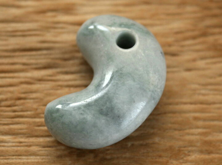 楽天市場】糸魚川翡翠勾玉 M09266 和工房 作 29mm*20mm*11mm 糸魚川産 