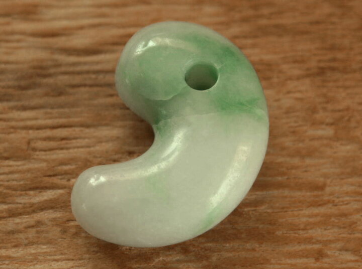 楽天市場】糸魚川翡翠勾玉 M09358 古吹 作 32mm*22mm*12mm 糸魚川産 