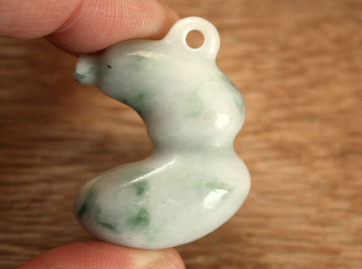 楽天市場】糸魚川翡翠ひょうたん C01627 豊翠 作 36mm*26.8mm*13mm 