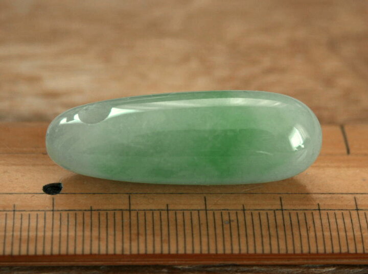 楽天市場】糸魚川翡翠大珠 C01632 陽春 作 36mm*17.5mm*17mm 糸魚川産 