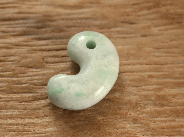 楽天市場】糸魚川翡翠勾玉 M09454 日本ヒスイ鉱業 制作 20mm*13mm*7mm 