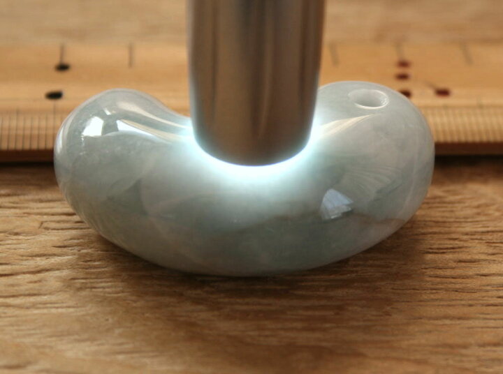 楽天市場】糸魚川青翡翠勾玉 M09668 陽春 作 49mm*31mm*18mm 糸魚川産 