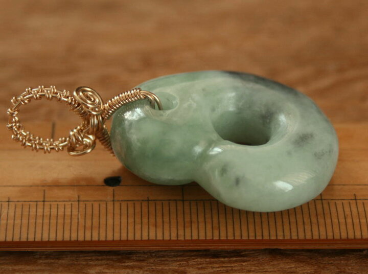 楽天市場】糸魚川翡翠異形勾玉 M09938 真隆 作 33mm*26mm*10.5mm 
