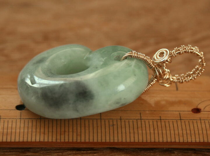 楽天市場】糸魚川翡翠異形勾玉 M09938 真隆 作 33mm*26mm*10.5mm 
