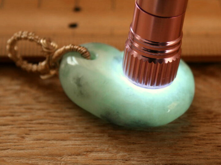楽天市場】糸魚川翡翠異形勾玉 M09938 真隆 作 33mm*26mm*10.5mm 