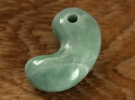 糸魚川翡翠勾玉 M09997 浅葱加工販売 制作 30mm*18mm*12mm 糸魚川 ひすい 勾玉 パワーストーン 魔除け 翡…