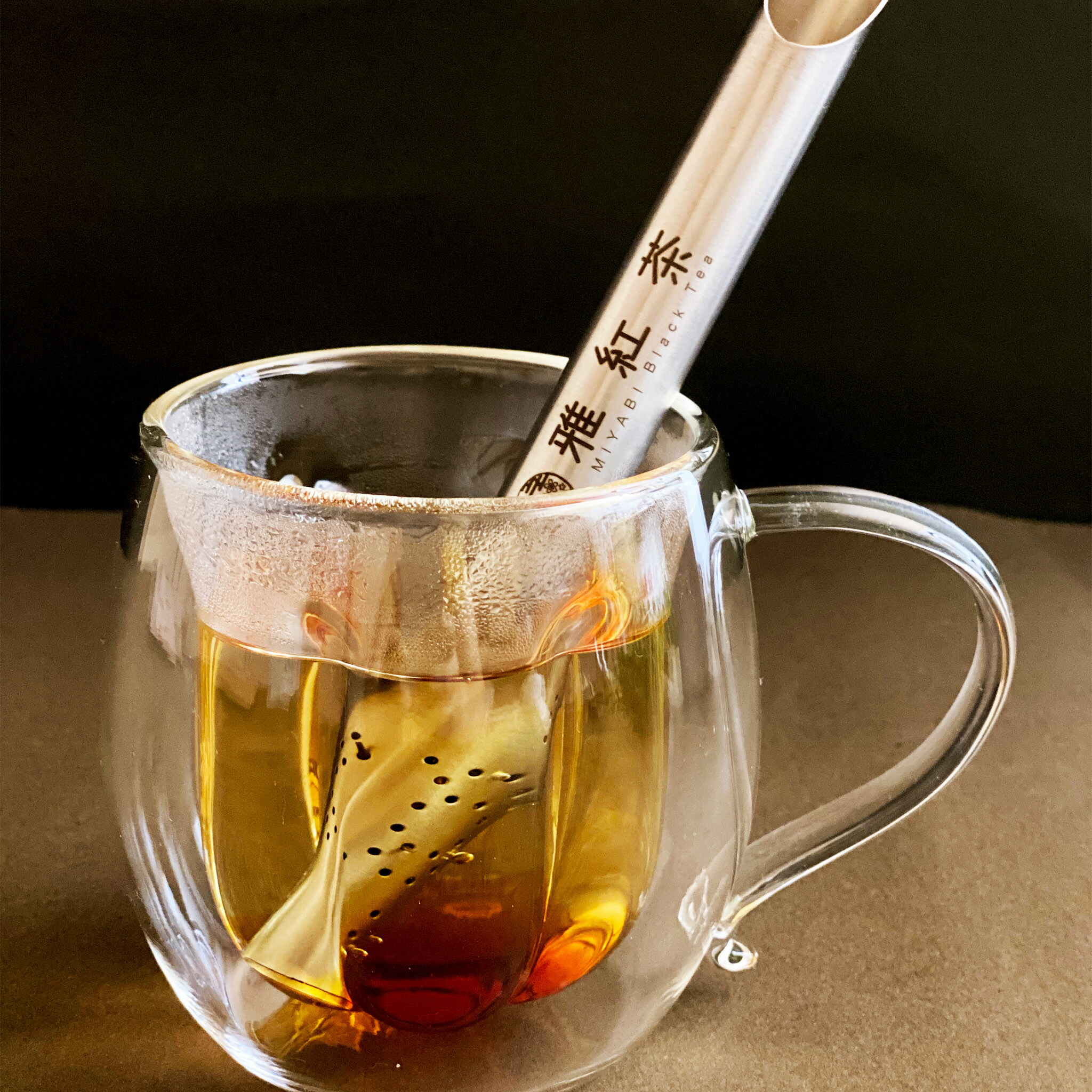 雅紅茶のロゴが刻印されたスタイリッシュなティーフューザーです 85%OFF 茶葉をすくってお湯に浸すことでお手軽にリーフから紅茶を抽出できます 5％OFF 紅茶 和紅茶 ティーインフューザー 雅紅茶 1本入り tea