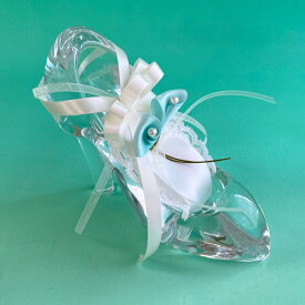 サムシングブルーのカラーをあしらったガラスのハイヒールのリングピロー（完成品）結婚式 プリンセス ウェディング ガラスの靴