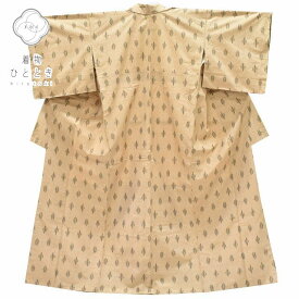 【中古】 紬 リサイクル着物 身丈159cm 裄丈67cm 正絹 仕立て上がり 未使用品 つむぎ 美品 草木染 M 茶色系 幾何学文様 特品 [ 着物 中古 帯 リサイクル 振袖 浴衣 袴 和服 古着 ] rr1613b