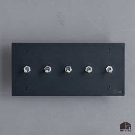 トグルスイッチK（5口1列型）黒/白/グレー（艶消し）3路式（片切対応）鉄製 アイアン スイッチプレート 照明器具 リビング 玄関 トイレ おしゃれ かっこいい インダストリアル レトロフューチャー 日本製