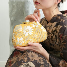 【utatane フラワーステッチ　ストーンツイストクラッチバッグ ショルダーチェーン マスタード　単品】クラッチバッグ　パーティーバッグ　ミニバッグ ハンドメイド 天然素材 ボヘミアン ミッドセンチュリー フラワームーブメント 春 夏 カジュアル 浴衣 着物