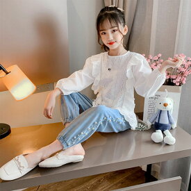 韓国子供服 セットアップ 女の子 春秋 新作 白ブラウス＋ジーンズ スウィート カワイイ ジュニア服 学生 上下セット 女児用 長袖ブラウス 丸首 ルーズジーンズ オシャレ 普段着 通学 110cm 120cm 130cm 140cm 150cm 160cm