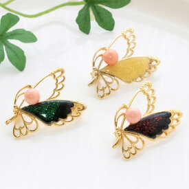 ピンクサンゴ（深海珊瑚）　約6.5mm玉　蝶　ブローチ　真鍮