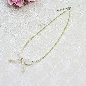淡水パールリボン/ペリドットネックレス淡水パール約4.4mm　ペリドット約2mm長さ約45cm(引き輪込)アジャスター5cm真鍮金具