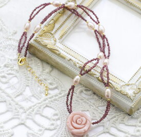 ピンクオパール　バラ彫り　ロードライトガーネット　淡水真珠　ナチュラル　ネックレス　約52cm（金具込）　真鍮カニ爪アジャスター