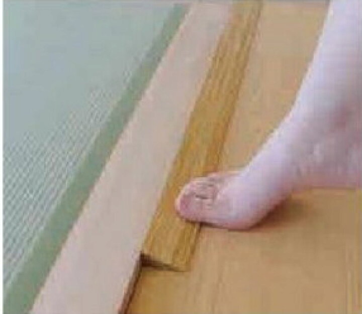 楽天市場 リフォーム用品 バリアフリー 階段 廊下 コーナーガード カーボーイ つまさきやわらかガード 痛くないぞ ｍタイプ ノース ウエスト