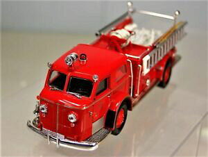 yzzr[@͌^ԁ@ԁ@[VOJ[ R[M[AJtX{bNXcorgi 2002 american la france 700 pumper elkhart closed cab bomberos box