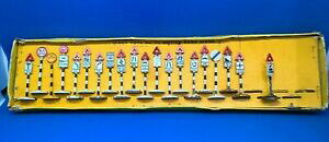 �y���������z�z�r�[�@�͌^�ԁ@�ԁ@���[�V���O�J�[ ���^���r���e�[�W�{�b�N�Xdinkey toys metal vintage british signalisation routiere no 772 in environ 196088 cm boite dorigine