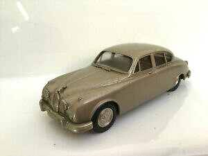 �y���������z�z�r�[�@�͌^�ԁ@�ԁ@���[�V���O�J�[ ���f���W���K�[grand prix models 143 jaguar mk 2