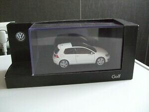 yzzr[@͌^ԁ@ԁ@[VOJ[ fzCgStmodele en 143 vw golf 7 in blanc
