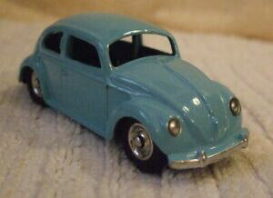�y���������z�z�r�[�@�͌^�ԁ@�ԁ@���[�V���O�J�[ �r���e�[�W���f���z�C�[���t�H���N�X���[�Q���Z�_��dinky vintage modele rare ** volkswagen saloon avec file roues ** cat no 181