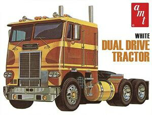 �y���������z�z�r�[�@�͌^�ԁ@�ԁ@���[�V���O�J�[ �z���C�g�t���[�g���C�i�[�g�^�[�_�u���N���b�Namt mpc 591620 125 blanc freightliner double en voiture tracteur neuf
