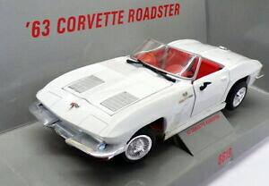 yzzr[@͌^ԁ@ԁ@[VOJ[ V{[Rxbg[hX^[XP[frevell 124 scale model car 8619 1963 chevrolet corvette roadster white