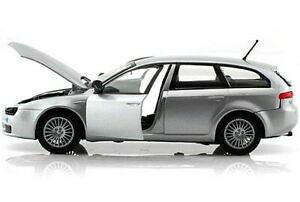 yzzr[@͌^ԁ@ԁ@[VOJ[ At@Ifalfa romeo 159argent, motormax modele 118 voiture
