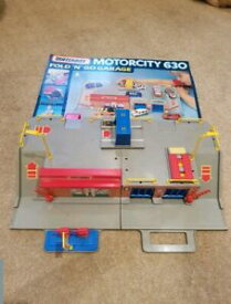 【送料無料】ホビー　模型車　車　レーシングカー マッチコレクションガレージrare 1990 matchbox motorcity 630 fois n go garage collection gc