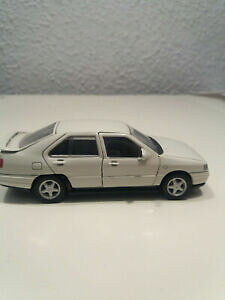 �y���������z�z�r�[�@�͌^�ԁ@�ԁ@���[�V���O�J�[ �V�[�g�g���h���f��seat toledo mk1 blanco pilen modelo muy escaso y raro