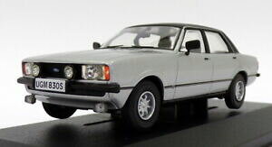 yzzr[@͌^ԁ@ԁ@[VOJ[ XP[ftH[hR`iXggVo[vanguards 143 scale model car va11912 ford cortina mk4 strato silver