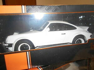 �y���������z�z�r�[�@�͌^�ԁ@�ԁ@���[�V���O�J�[ �l�b�g���[�N�l�b�g���[�N�|���V�Fixo18cmc007 by ixo porsche 911 1982 118