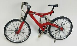�y���������z�z�r�[�@�͌^�ԁ@�ԁ@���[�V���O�J�[ ���^���o�C�Nfahrradmodell velo metal mtb 24x14 cm couleur rouge de