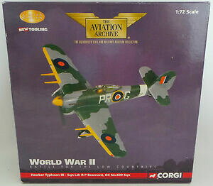 �y���������z�z�r�[�@�͌^�ԁ@�ԁ@���[�V���O�J�[ �R�[�M�[�z�[�J�[�^�C�t�[���{�[�����gaviation corgi hawker typhoon 1b sqn ldr r p beaumont made in 2006